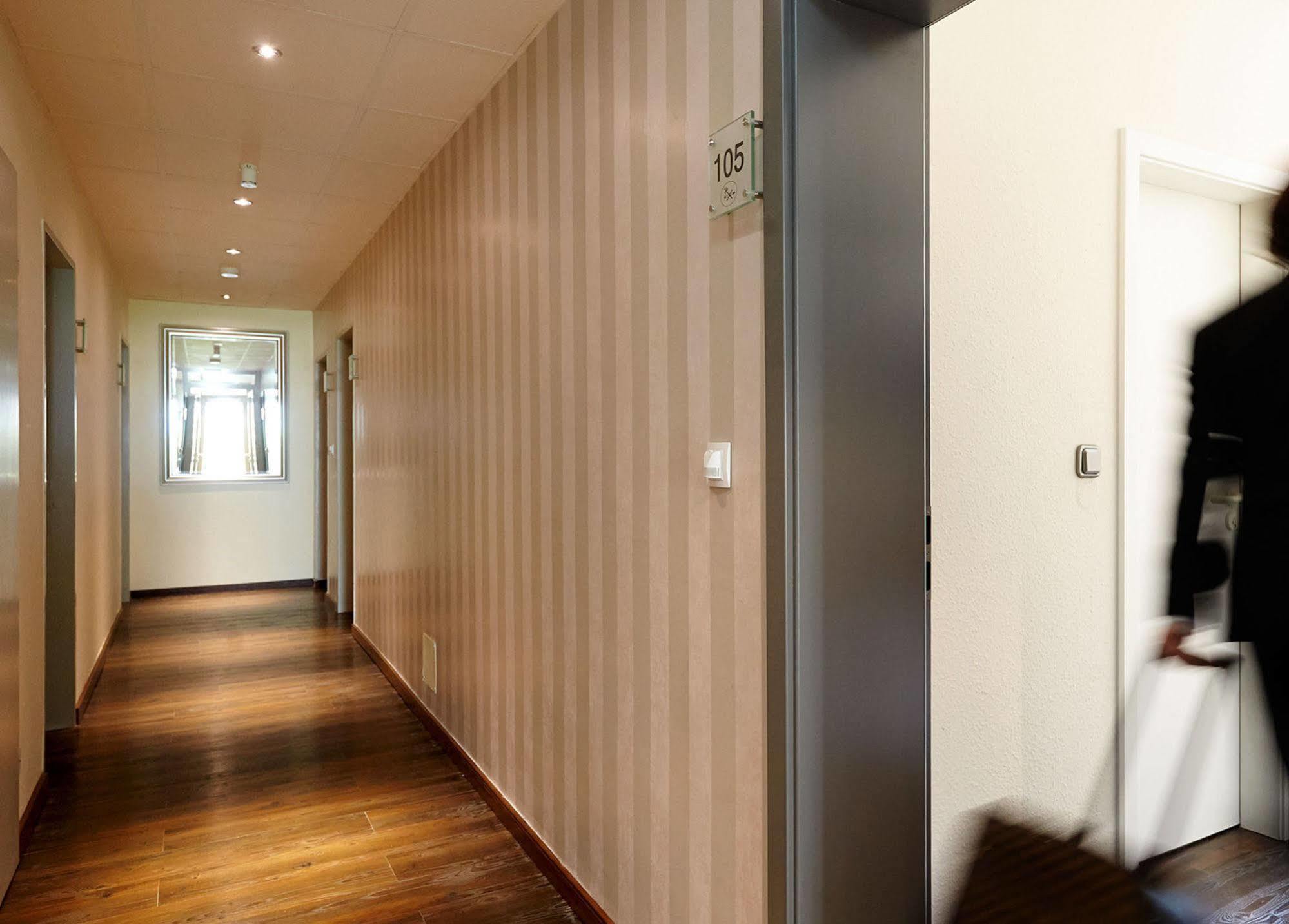 Hotel Bonjour Bad Soden am Taunus Exterior foto
